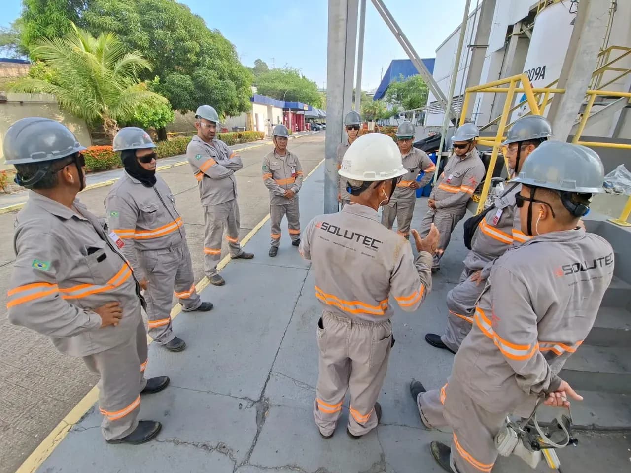 Limpeza Manutenção Tanques Petroquímicos — Solutec AM