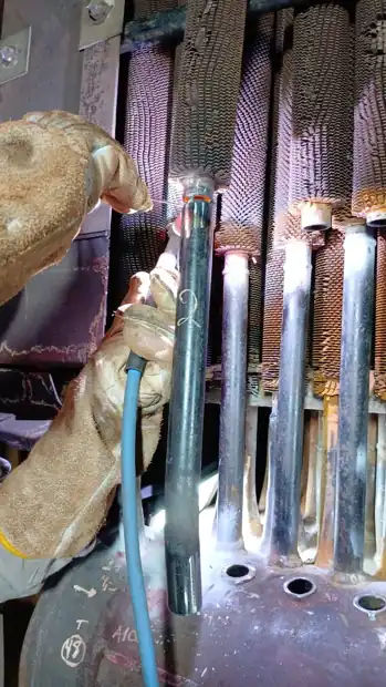 PARADA DE CALDEIRA — Soldagem e substituição de tubos da parede de caldeira — Solutec AM Engenharia Industrial Manaus PARADA DE CALDEIRA — Soldagem e substituição de tubos da parede de caldeira — Solutec AM Engenharia Industrial Manaus